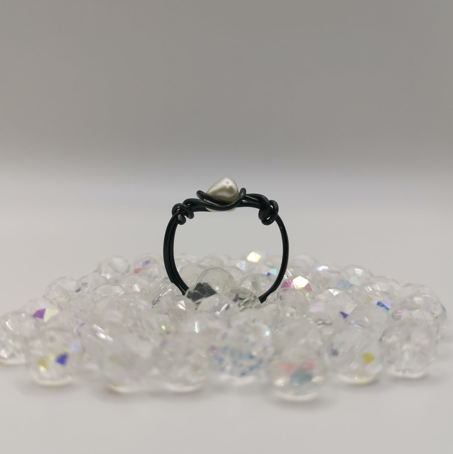 Simple pearl ring